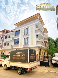 İstanbul'da modern cam teras kapatma örneği, şık ve fonksiyonel tasarım
