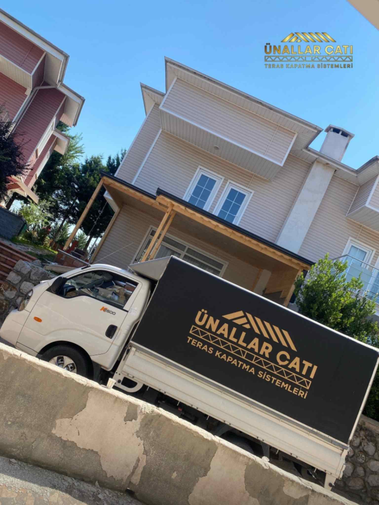 Balkon kapatma modelleri ve fiyatları: Cam, polikarbon, ahşap ve alüminyum seçenekleriyle balkon kapatma örnekleri.