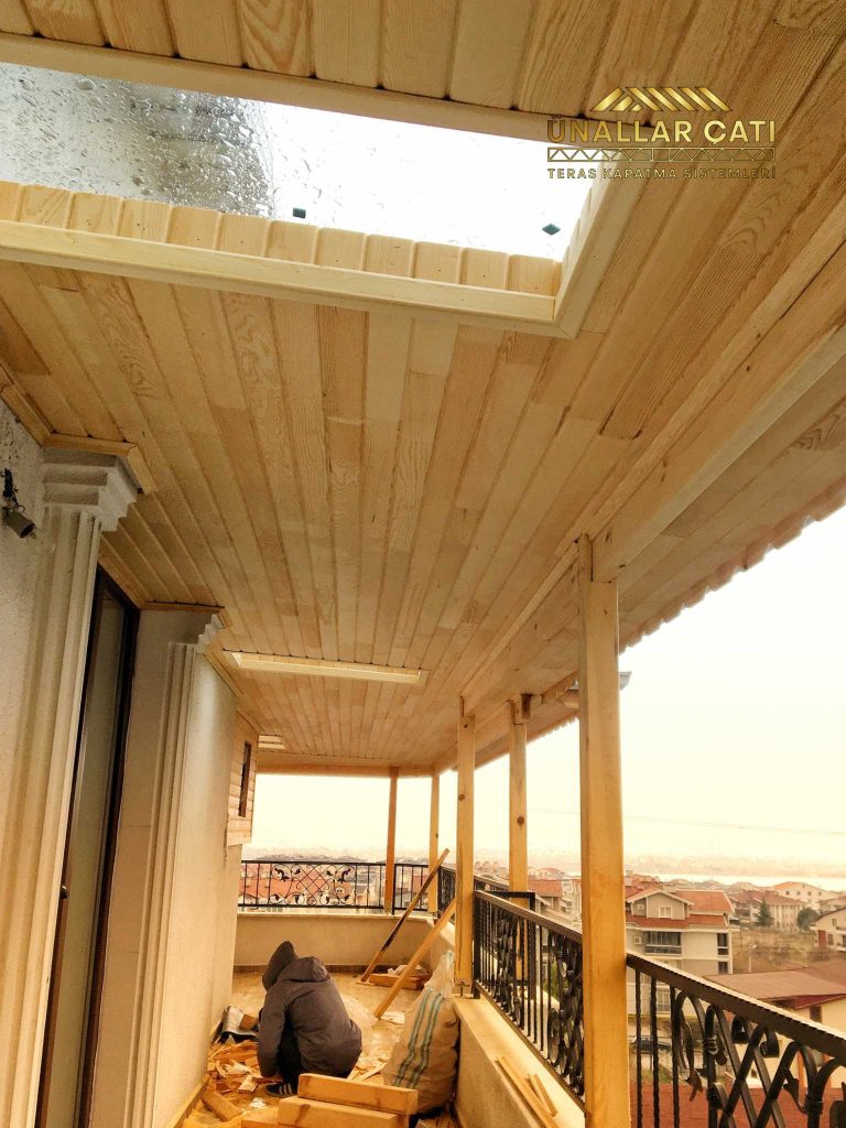 Cam teras çatı kapatma modeli, modern ve şeffaf bir tasarım sunar.