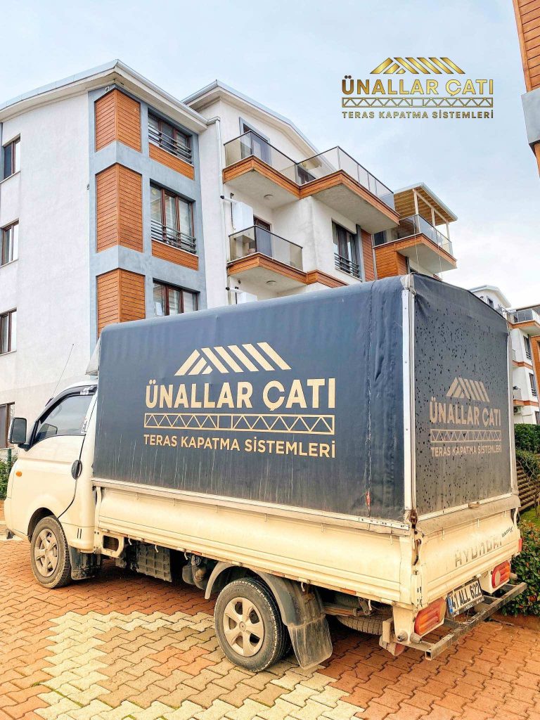 2025 yılında en popüler çatı sundurma modelleri: ahşap, polikarbon, cam ve metal sundurma çeşitleri.